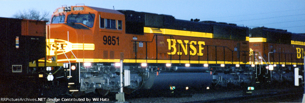 BNSF SD70MAC 9851